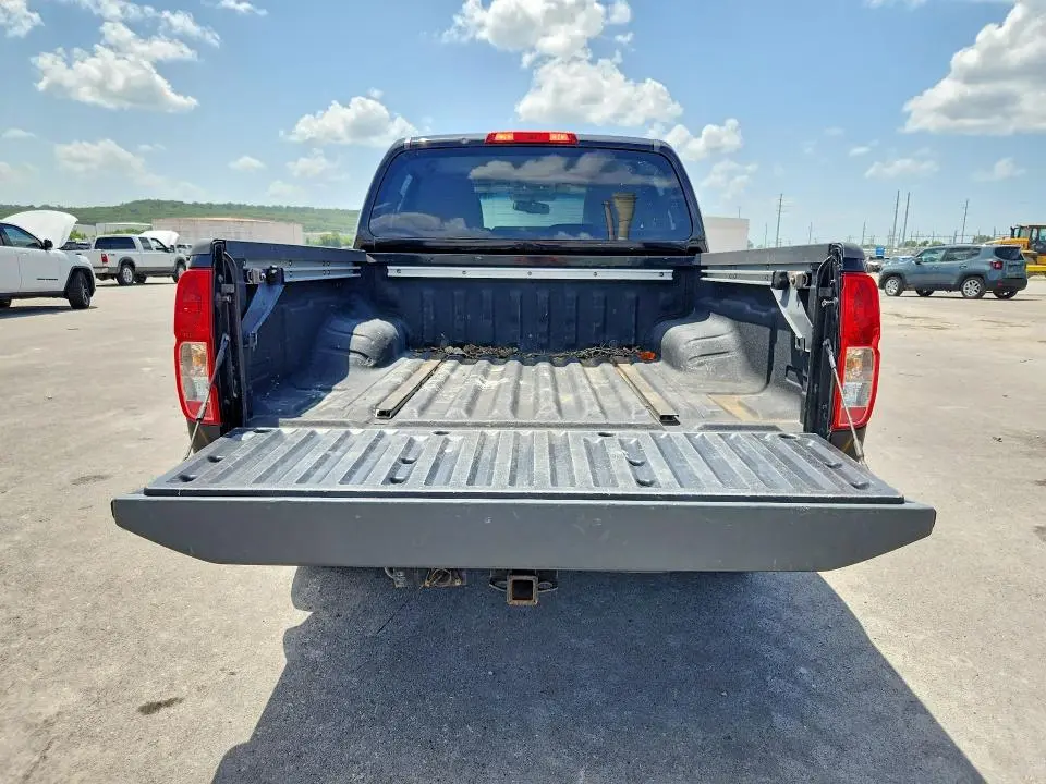 2013 NISSAN FRONTIER S  