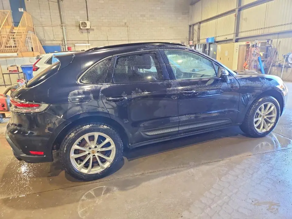 2025 PORSCHE MACAN BASE  
