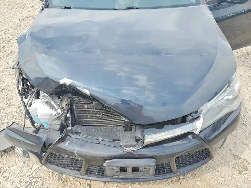 2015 TOYOTA CAMRY SE  