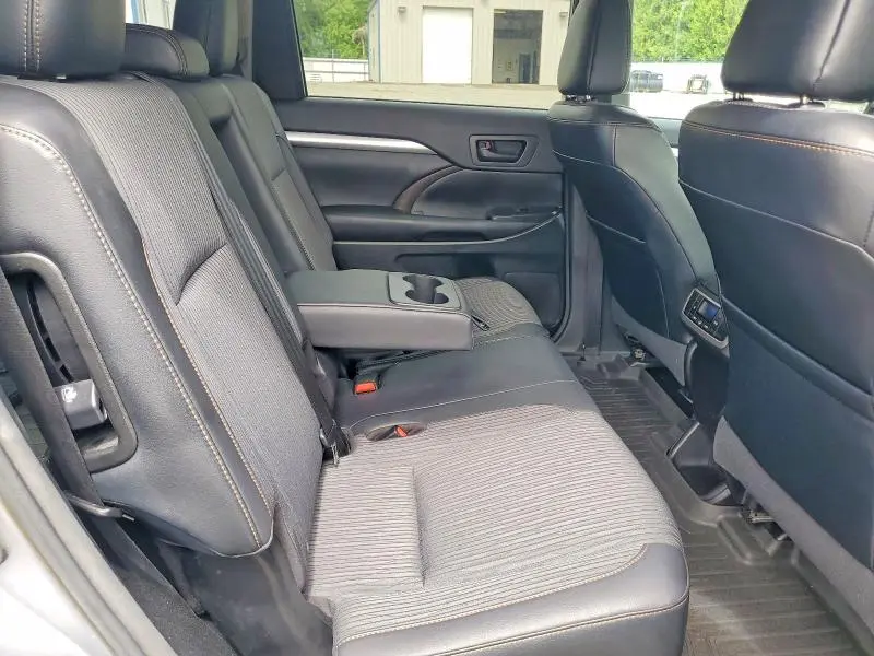 2016 TOYOTA HIGHLANDER LE PLUS  