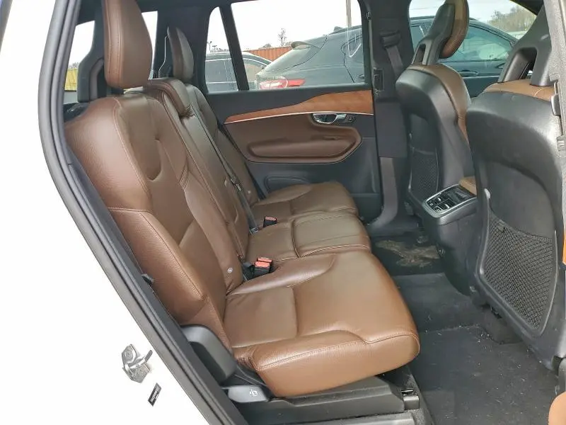 2021 VOLVO XC90 T6 MOMENTUM  