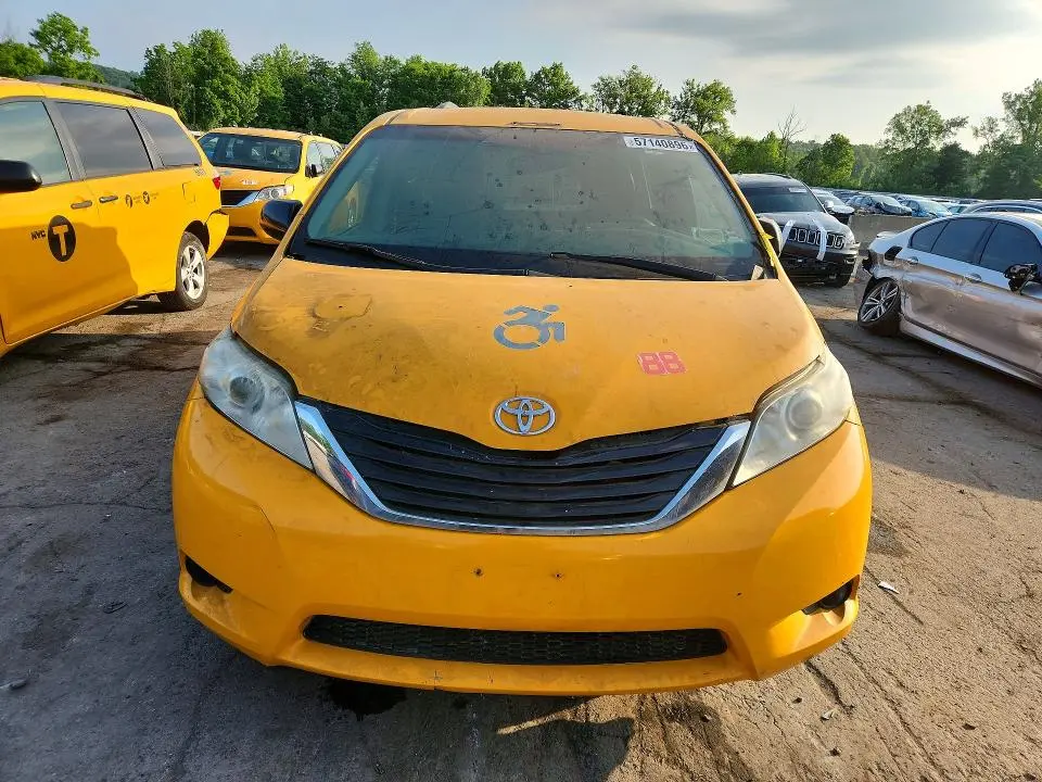 2017 TOYOTA SIENNA LE MOBILITY  