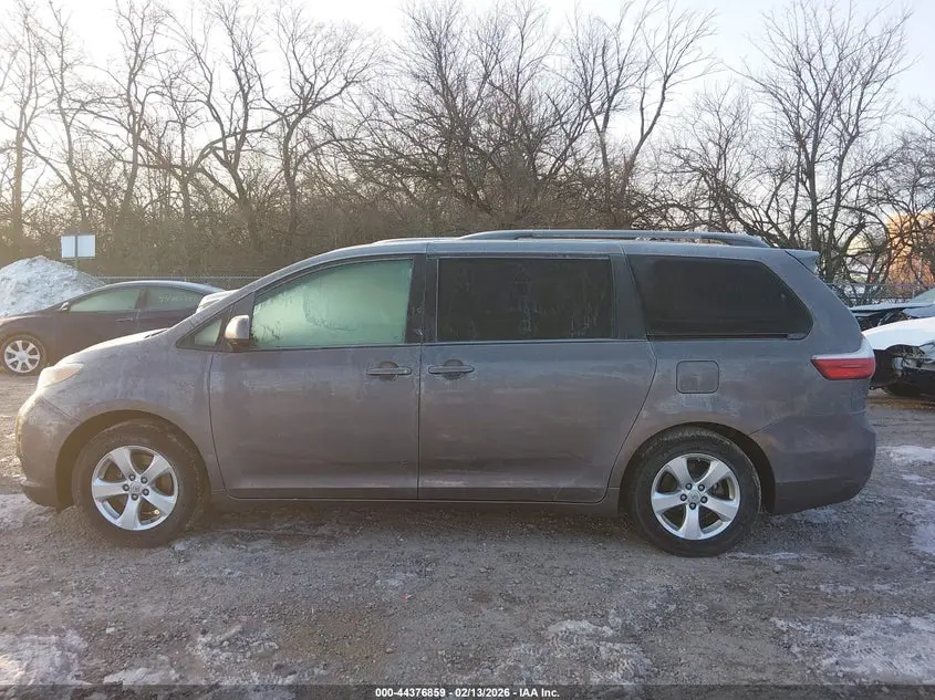 2017 TOYOTA SIENNA LE