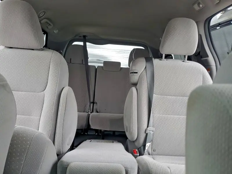 2019 TOYOTA SIENNA LE  