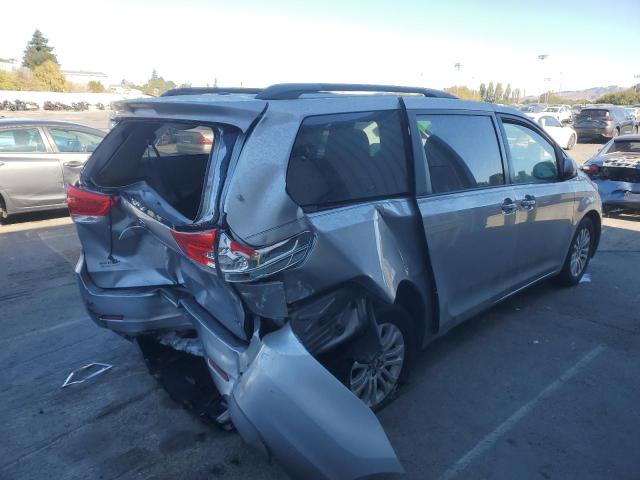 2011 TOYOTA SIENNA XLE