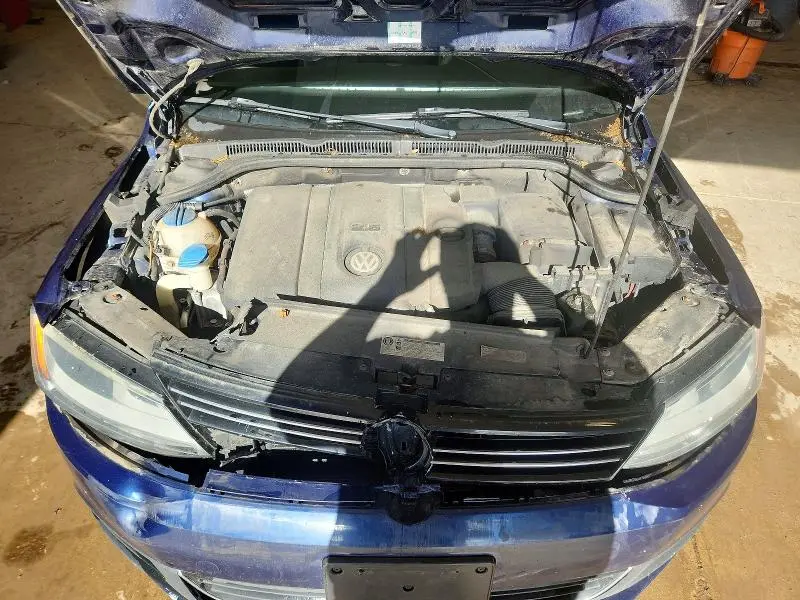 2013 VOLKSWAGEN JETTA SE  
