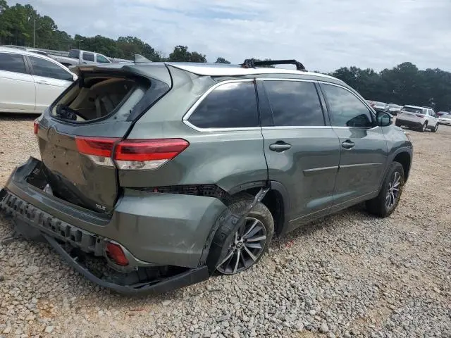 2017 TOYOTA HIGHLANDER SE