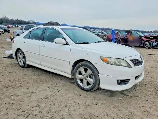 2011 TOYOTA CAMRY SE  