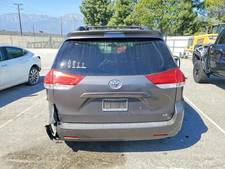 2012 TOYOTA SIENNA LE 8-PASSENGER  