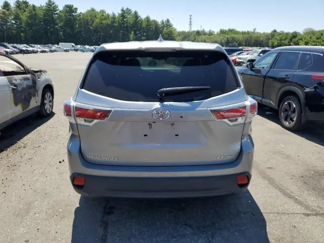 2016 TOYOTA HIGHLANDER LE  