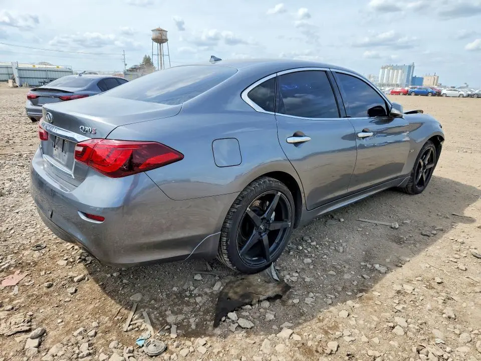 2016 INFINITI Q70 3.7  