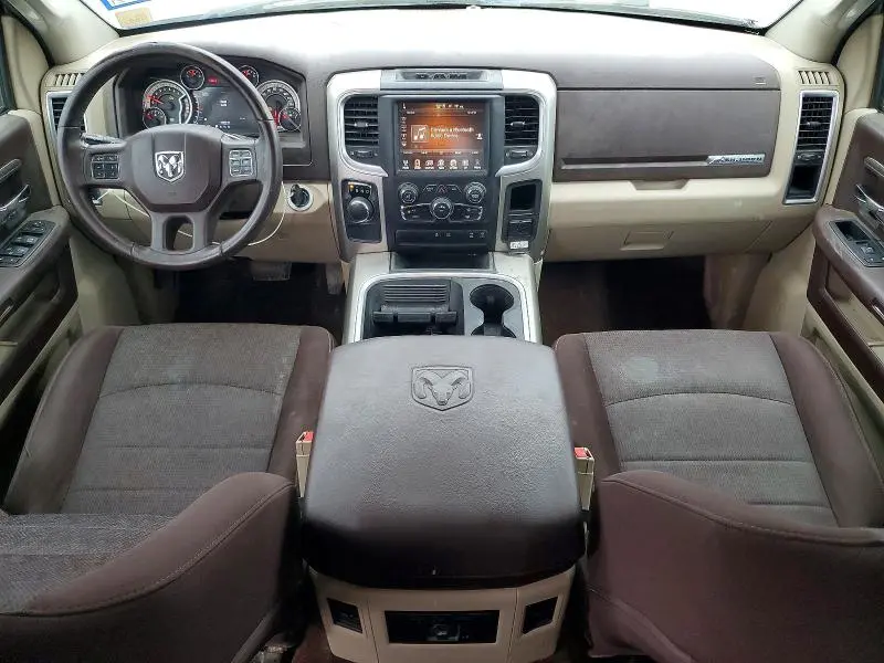 2016 RAM 1500 SLT  