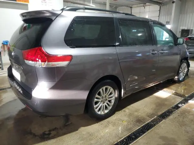 2011 TOYOTA SIENNA XLE  