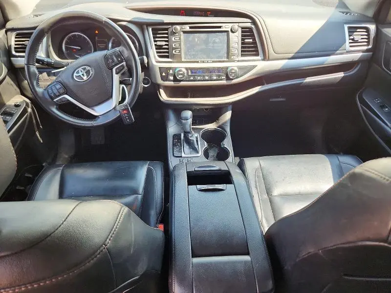 2019 TOYOTA HIGHLANDER XLE  