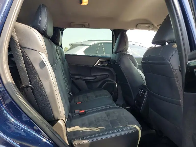 2022 MITSUBISHI OUTLANDER SE  