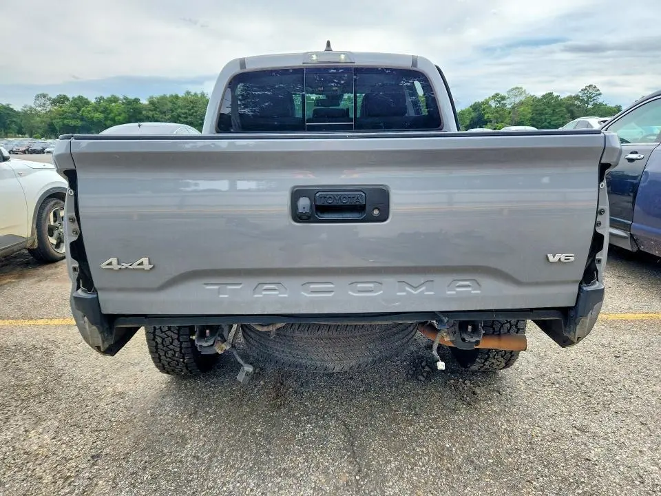 2021 TOYOTA TACOMA SR5 V6  