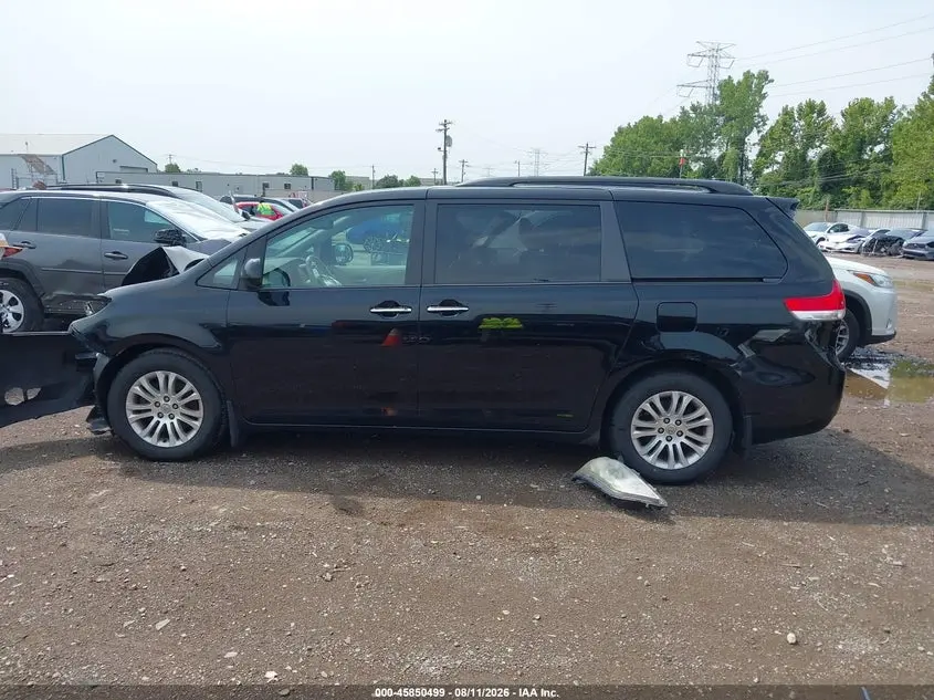 2013 TOYOTA SIENNA XLE V6 8 PASSENGER