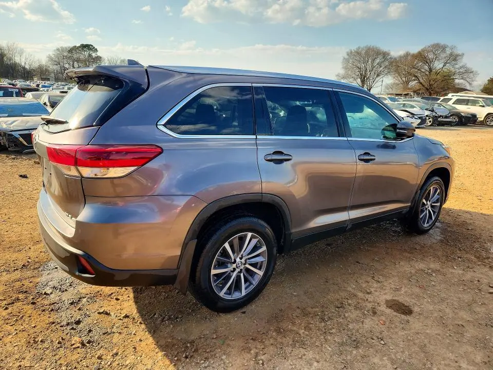 2019 TOYOTA HIGHLANDER XLE  