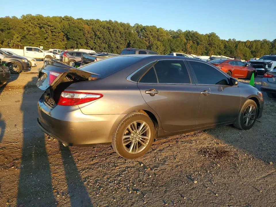 2015 TOYOTA CAMRY SE  