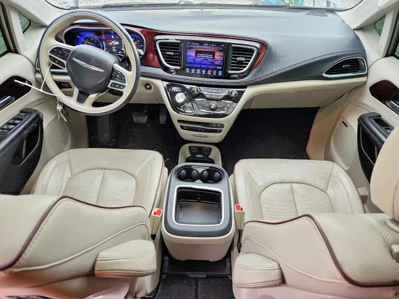 2017 CHRYSLER PACIFICA LIMITED  