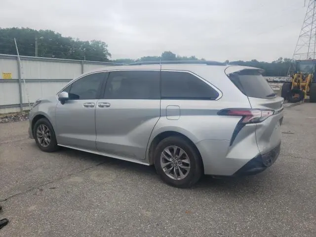 2022 TOYOTA SIENNA LE  