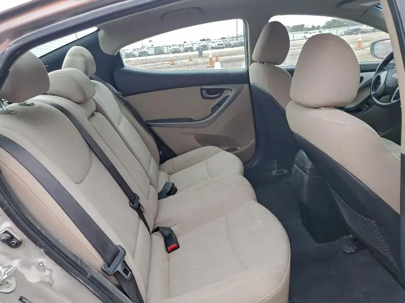 2014 HYUNDAI ELANTRA SE  