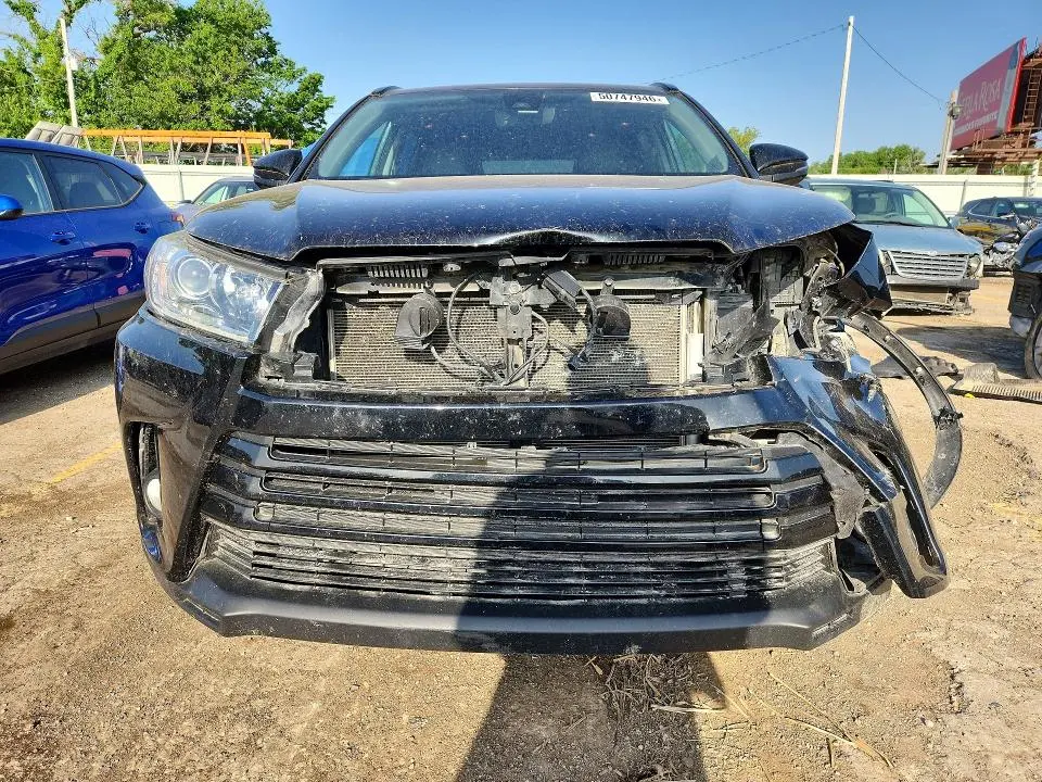 2018 TOYOTA HIGHLANDER SE  