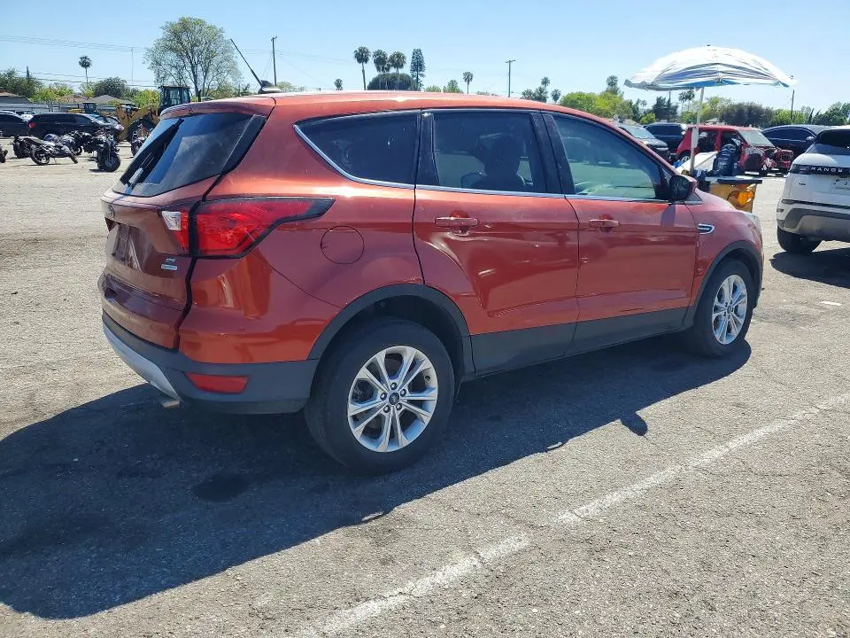 2019 FORD ESCAPE SE  