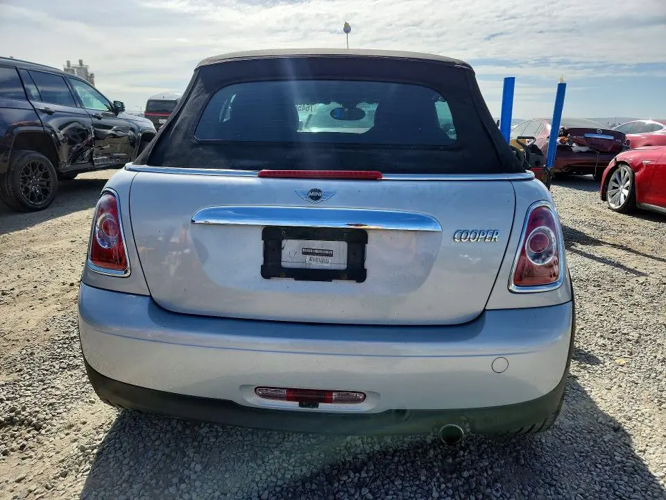 2011 MINI COOPER   