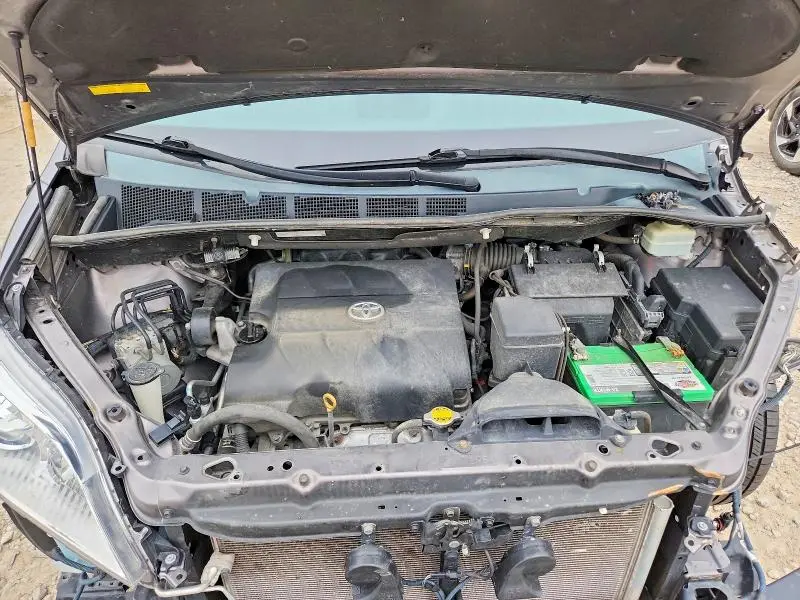 2014 TOYOTA SIENNA XLE 8-PASSENGER  