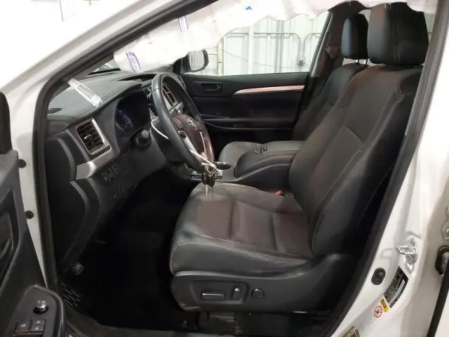 2019 TOYOTA HIGHLANDER LE  