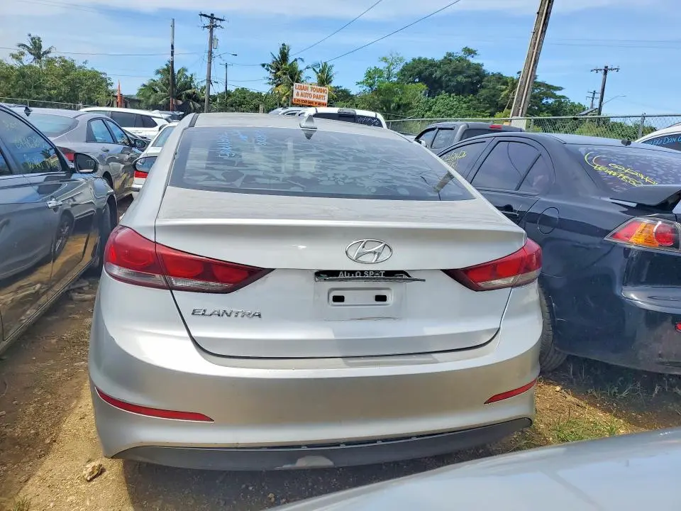 2018 HYUNDAI ELANTRA SE  