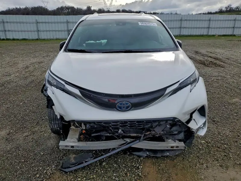 2022 TOYOTA SIENNA XSE  