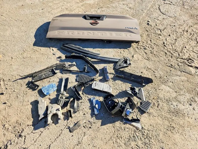 2022 NISSAN FRONTIER S  