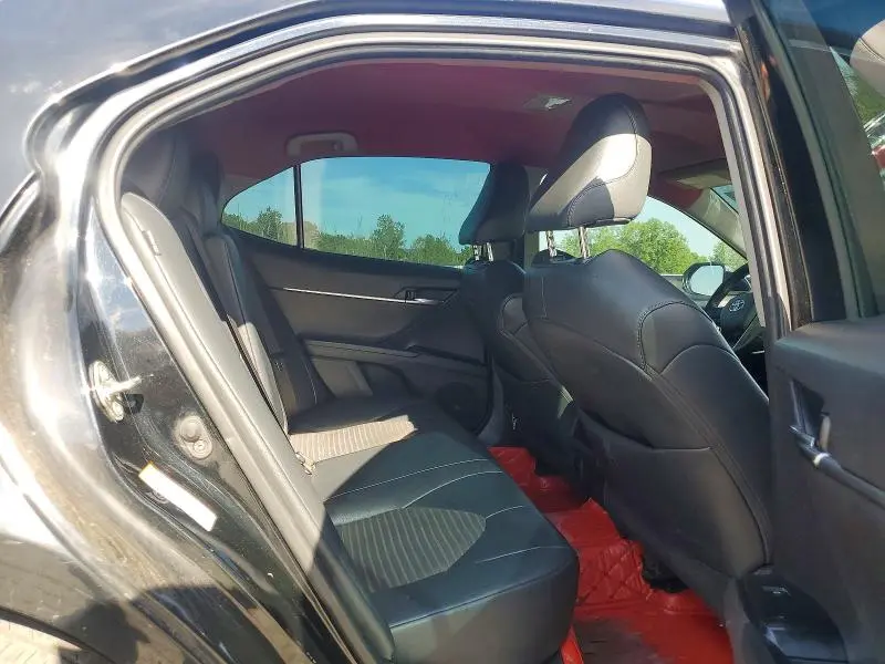 2019 TOYOTA CAMRY SE  