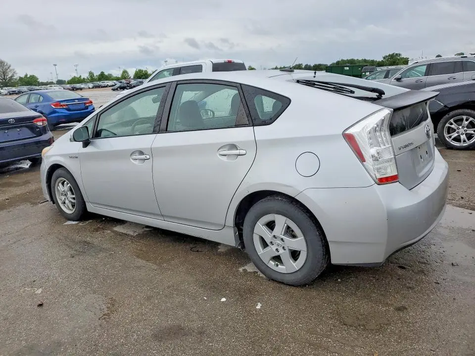2010 TOYOTA PRIUS III  