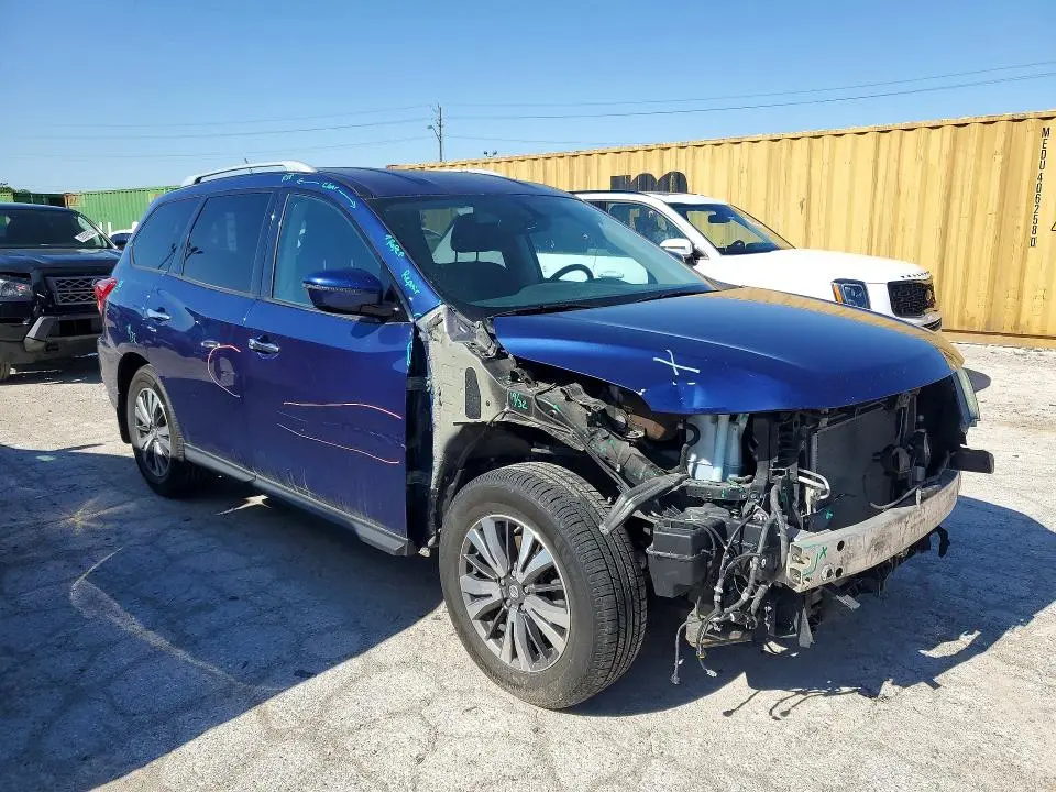 2017 NISSAN PATHFINDER SV  