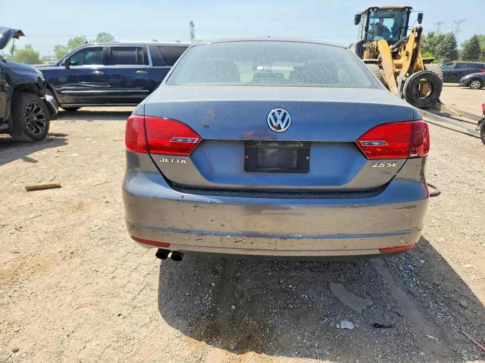 2011 VOLKSWAGEN JETTA SE  