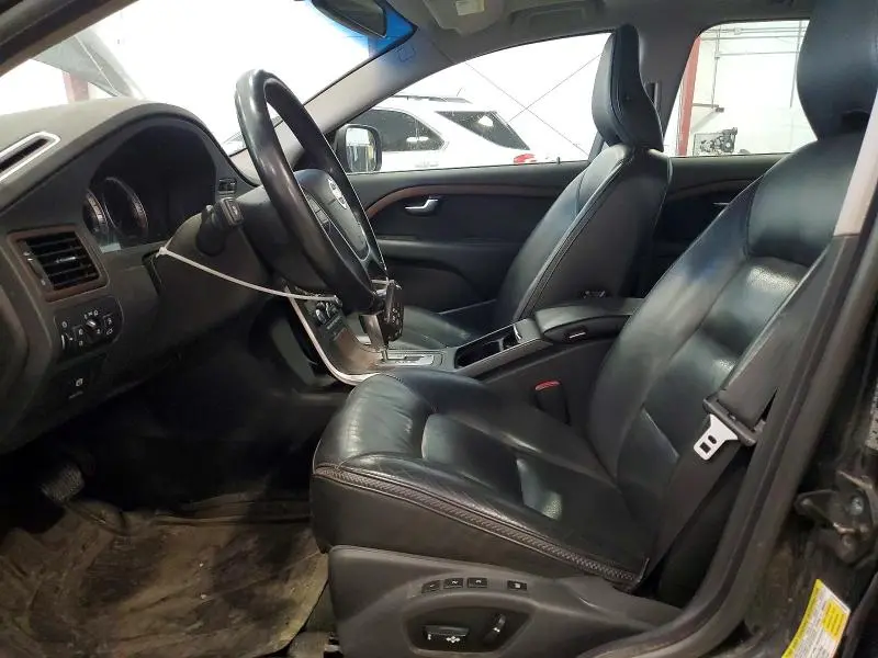 2011 VOLVO XC70 3.2  