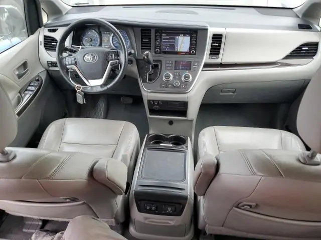 2019 TOYOTA SIENNA XLE  