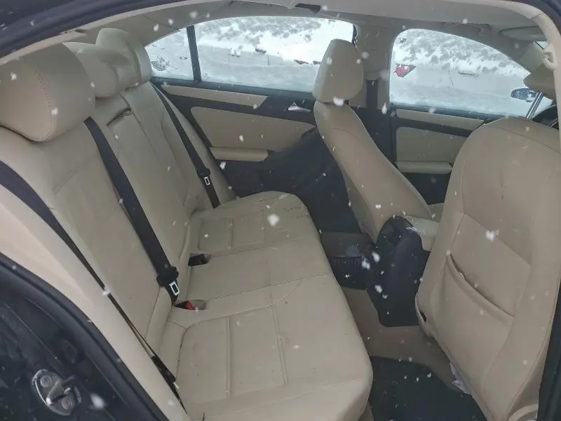 2011 VOLKSWAGEN JETTA SE  