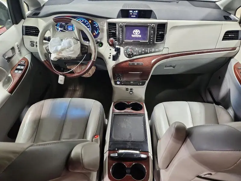 2013 TOYOTA SIENNA LIMITED 7-PASSENGER  