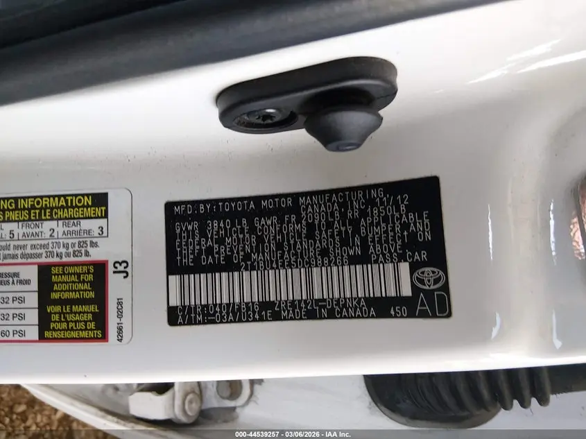 2013 TOYOTA COROLLA LE