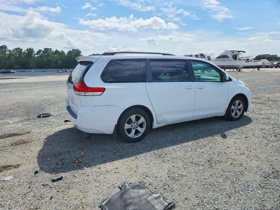 2012 TOYOTA SIENNA LE  