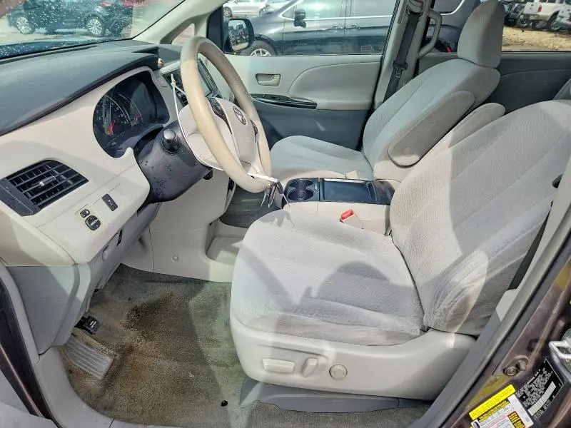 2011 TOYOTA SIENNA LE  