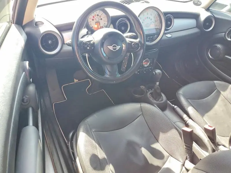 2011 MINI COOPER   