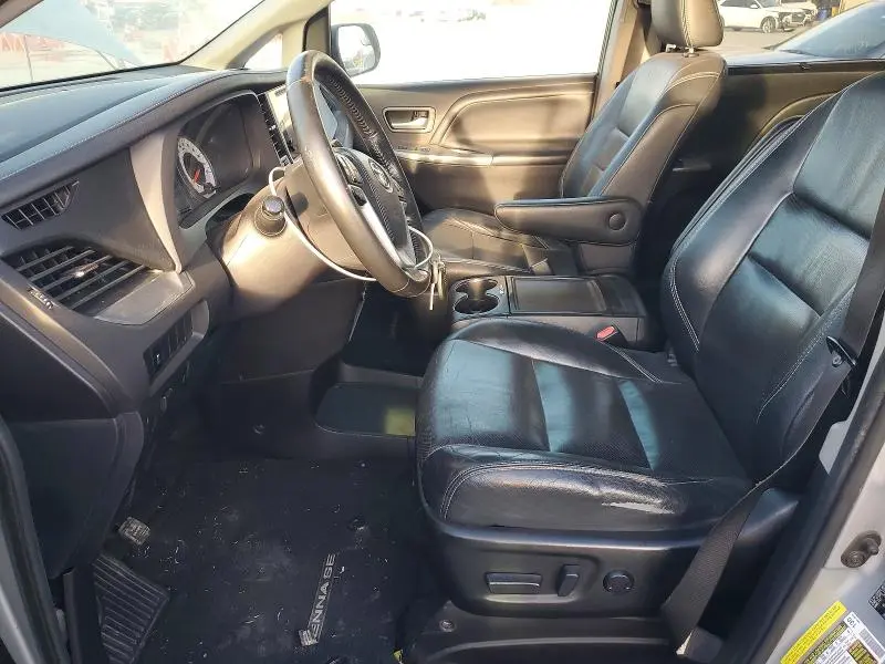 2015 TOYOTA SIENNA SE 8-PASSENGER  
