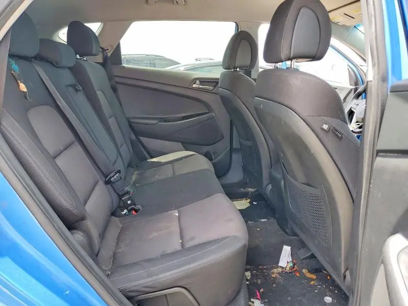 2017 HYUNDAI TUCSON SE  