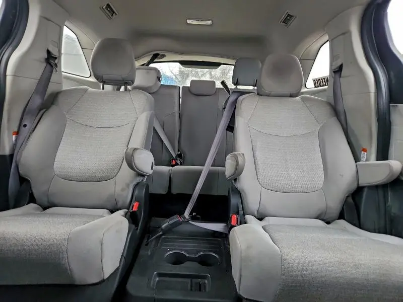 2022 TOYOTA SIENNA LE  