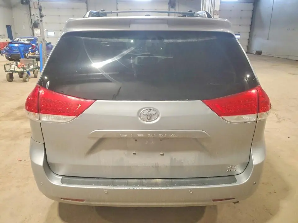 2014 TOYOTA SIENNA XLE 7-PASSENGER  